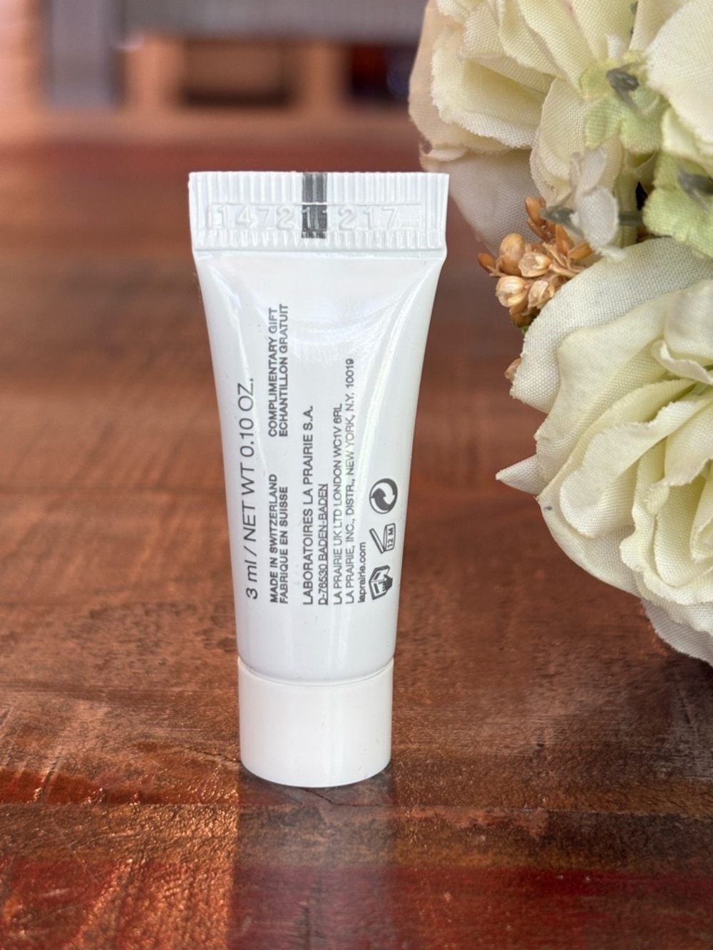 NEW La Prairie SKIN CAVIAR LUXE Firming & Lifting EYE CREAM Mini! - Picture 2 of 5
